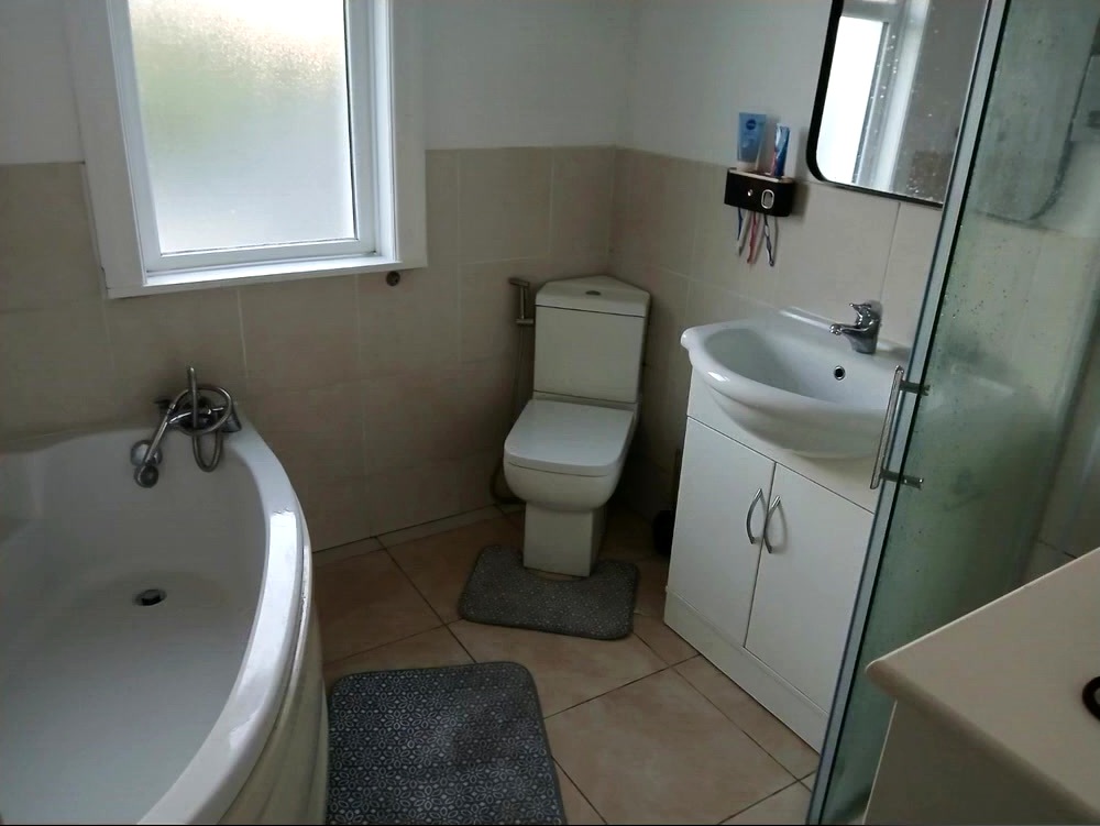 Large bathroom included in a Good Hands home cleaning visit